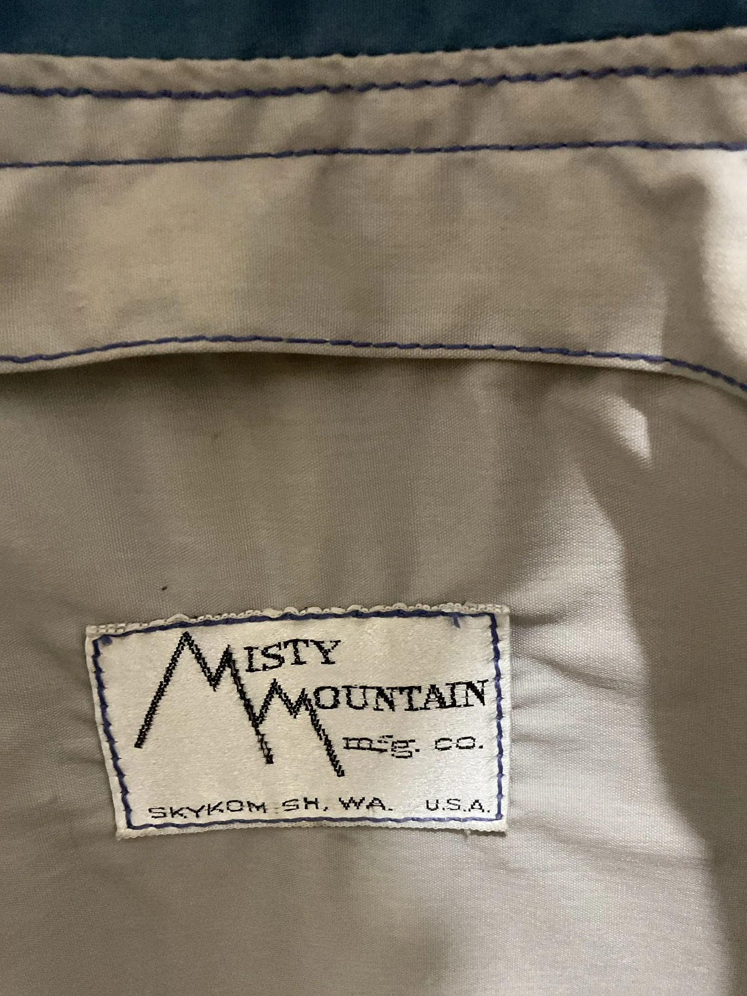 Misty Mountain Vintage Hoodie Men's L